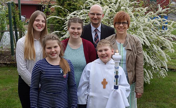 Familienfoto zur Erstkommunionfeier 2017 Foto